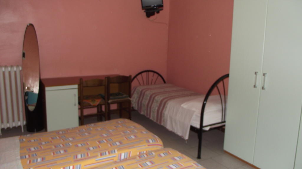 Hotel Merano Μιλάνο Δωμάτιο φωτογραφία